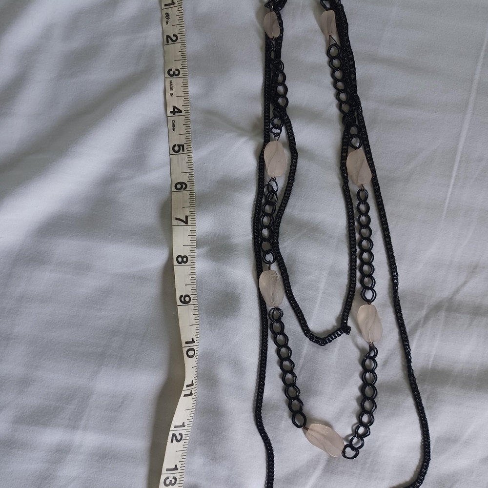 Black chain with pearly stones